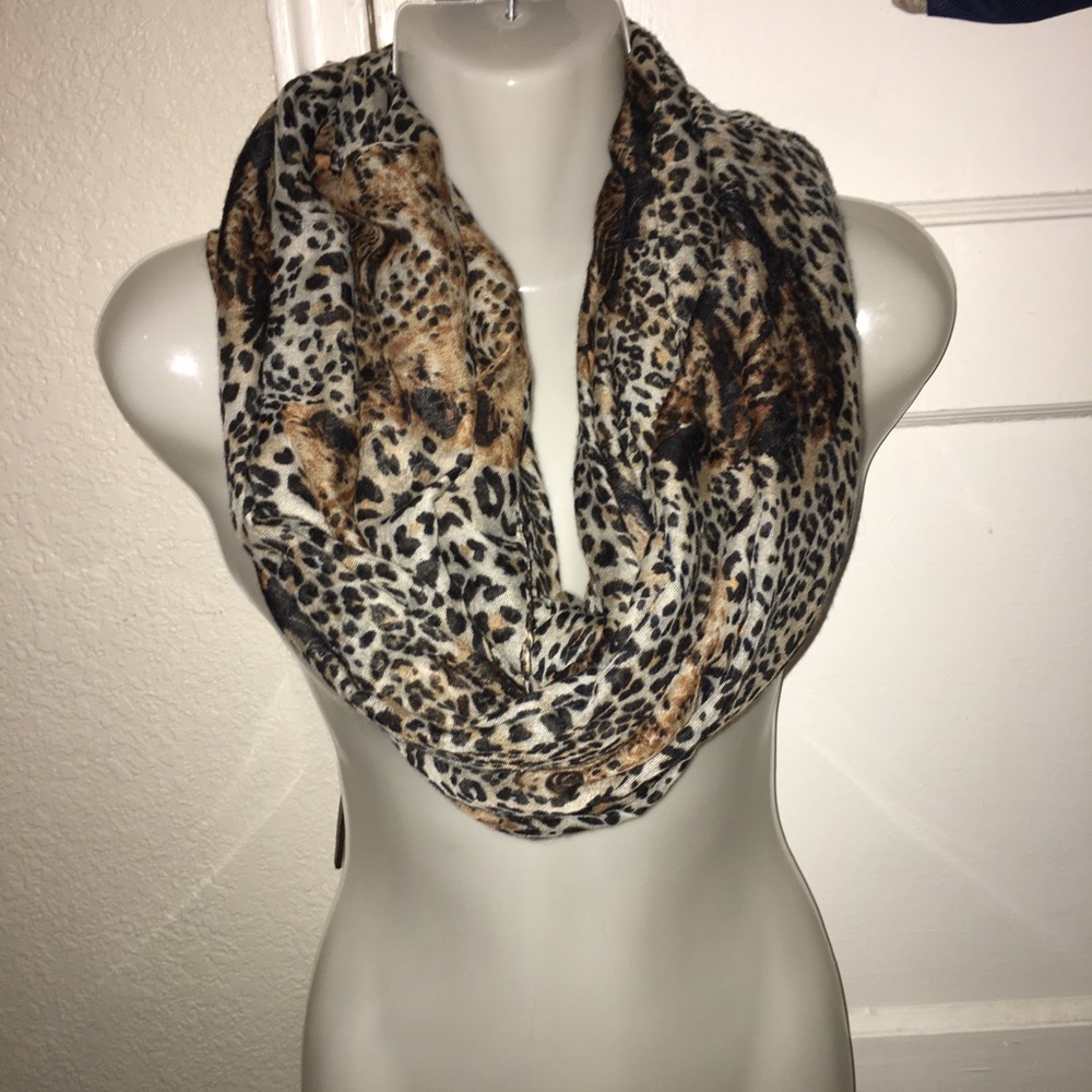 Charlotte Rousse scarf
